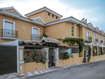 Albenzaire Hotel Asador