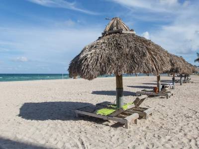 Days Thunderbird Beach Resort