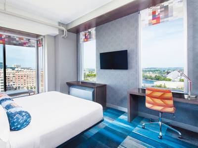 Aloft Boston Seaport