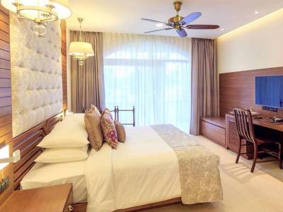 Acron Waterfront Resort