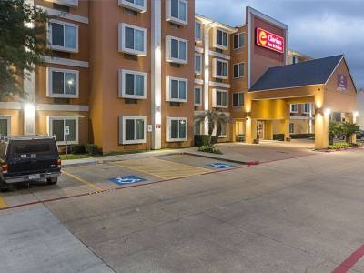 Clarion Inn & Suites West Chasese