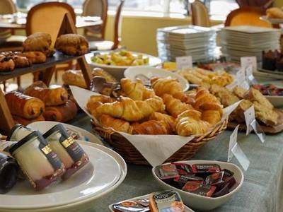 Alcock & Brown Hotel