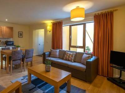 Clifden Station House