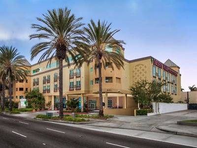 Desert Palms Hotel & Suites