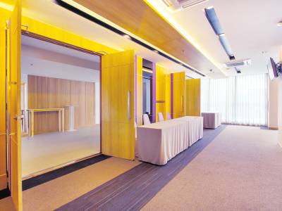 D Varee Diva Central