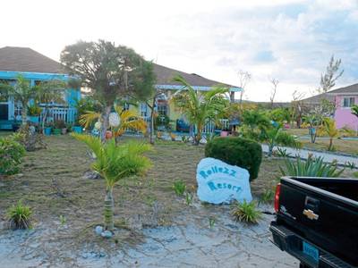 Rollezz Villas Beach Resort