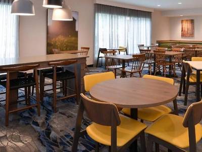 Fairfield Inn & Suites Arlington Near Six Flags