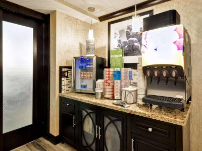 Hampton Inn Kansas City Airport