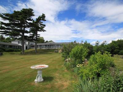 Wonder View Inn & Suites