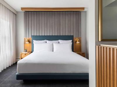 The James Chicago Magnificent Mile