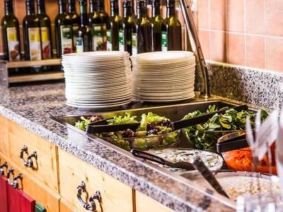 Alpendorf Monarchia Park