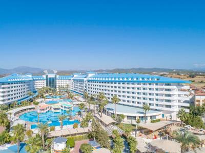 Crystal Admiral Resort Suites & Spa