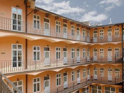 Ariston & Ariston Patio Prague