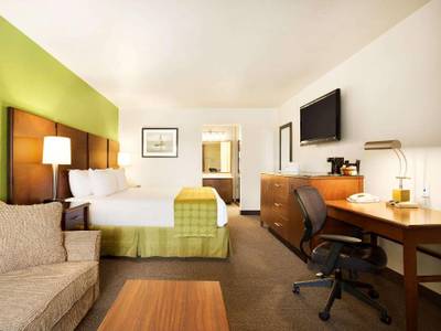 Ramada San Diego North Hotel & Conference Center