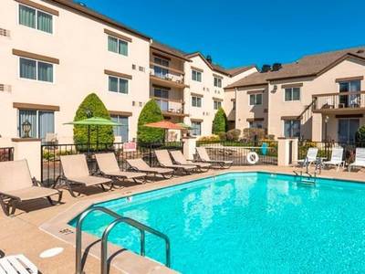 Club-Hotel Nashville Inn & Suites