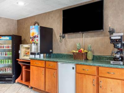 Rodeway Inn & Suites At Biltmore Square