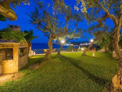 Bella Vista Apartments and Studios