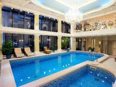 Queen´s Court Hotel & Residence