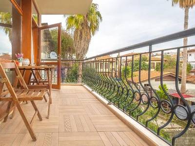 Old Town Deluxe Flats