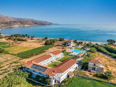 Mrs Chryssana Beach Hotel