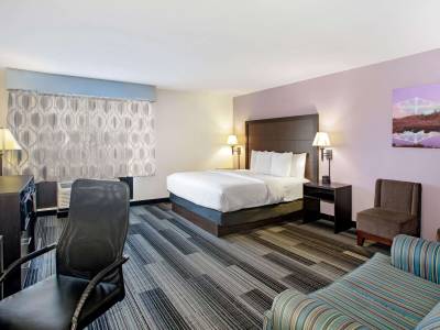 La Quinta Inn & Suites Springfield Airport Plaza