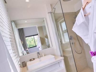 Les Estivales Beachfront Suites & Penthouses by LOV