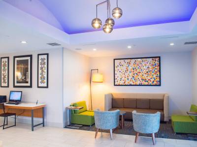 Holiday Inn Express & Suites Chester-Monroe-Goshen