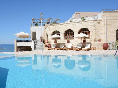 Macaris Suites & Spa