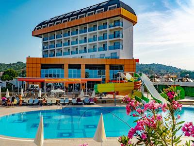 Throne Beach Resort & Spa - Bild 1