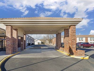 Comfort Inn & Suites Near Fallon Naval Air Station - Bild 1