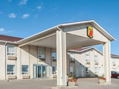 Super 8 by Wyndham Three Hills AB - Bild 1