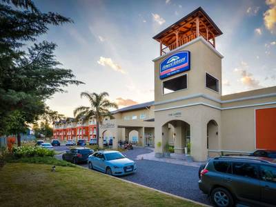 Howard Johnson by Wyndham Villa Carlos Paz - Bild 1