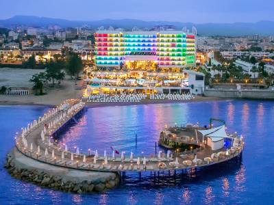 Azura Deluxe Resort & Spa Hotel - Bild 1