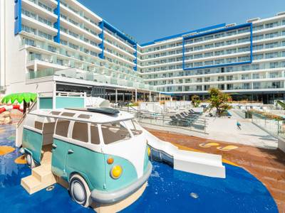 L'Azure Hotel - Bild 1