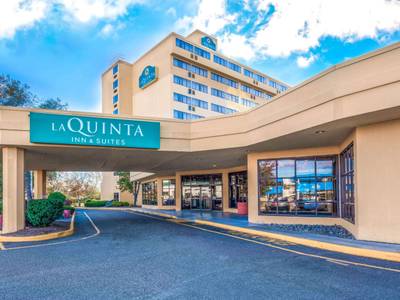 La Quinta Inn & Suites by Wyndham Secaucus Meadowlands - Bild 1