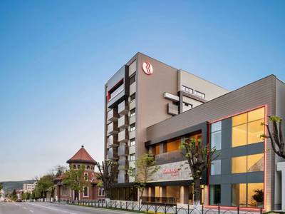 Ramada by Wyndham Ramnicu Valcea - Bild 1