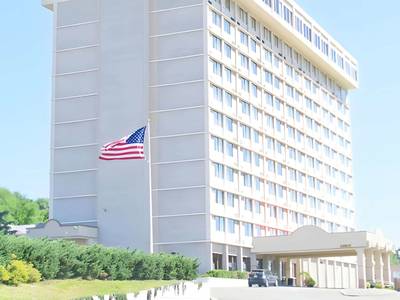 Ramada by Wyndham North Bergen - Bild 1