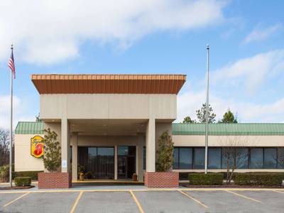 Super 8 by Wyndham Atoka - Bild 1