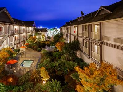 Best Western Plus Bayshore Inn - Bild 1