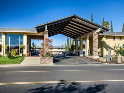 Quality Inn & Suites Cameron Park Shingle Springs - Bild 1