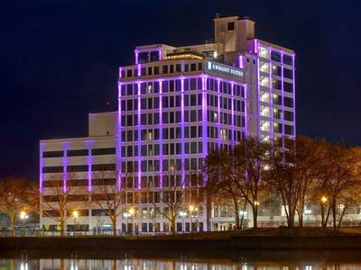 Embassy Suites by Hilton Rockford Riverfront - Bild 1