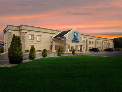 Best Western Crossroads Inn - Bild 1