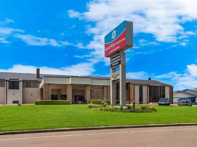 SureStay Plus Hotel by Best Western Greenwood - Bild 1