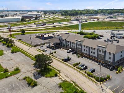 Comfort Inn & Suites St. Louis-Hazelwood - Bild 1