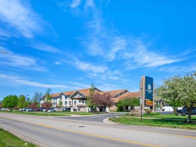 White Pine Inn & Suites - Bild 1