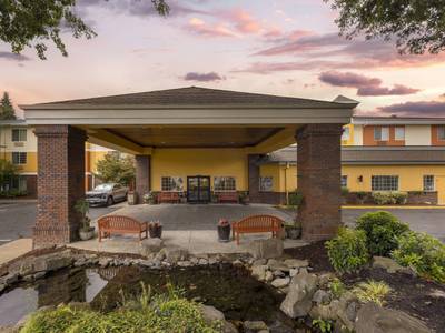 Best Western Plus Northwind Inn & Suites - Bild 1