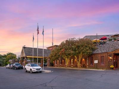 Best Western Plus White Bear Country Inn - Bild 1