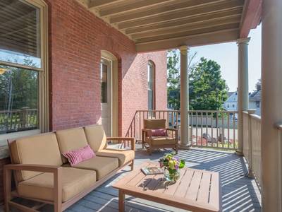 The Centennial Hotel - Bild 1