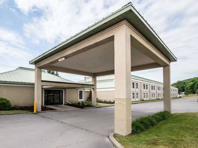 Clarion Inn & Suites - University Area - Bild 1