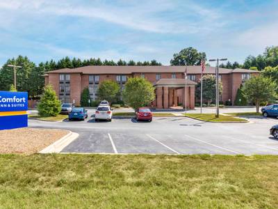 Comfort Inn & Suites Lenoir Hwy 321 Northern Foothills - Bild 1